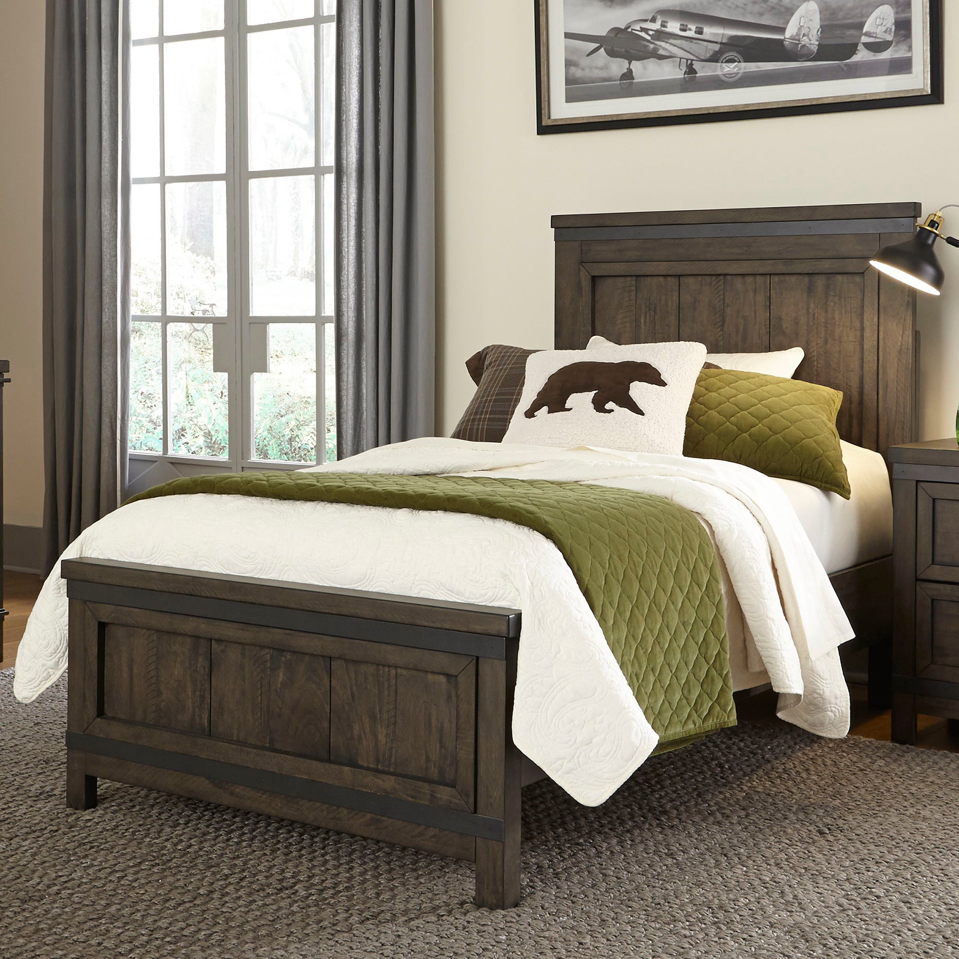Thornwood Hills Full Panel Bed